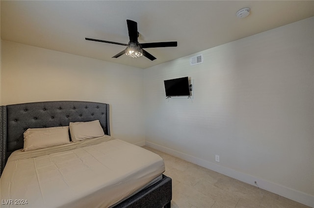 bedroom with ceiling fan