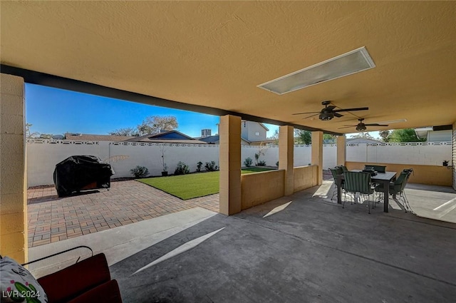 4729 Bennett Dr, Las Vegas, NV 89121 - view of patio featuring ceiling fan, a fenced backyard, and outdoor dining area