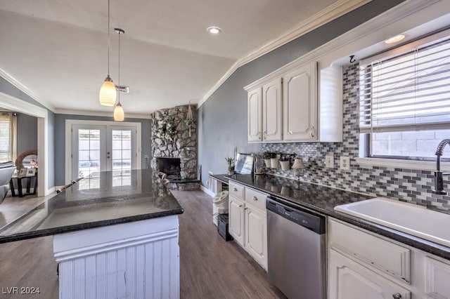 kitchen featuring sink, decorative light fixtures, dark wood-type flooring, white cabinetry, and dishwasher