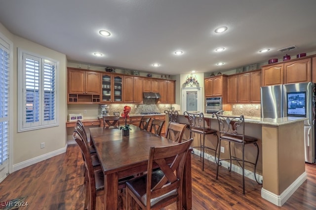 dining space with visible vents, recessed lighting, dark wood-type flooring, and baseboards