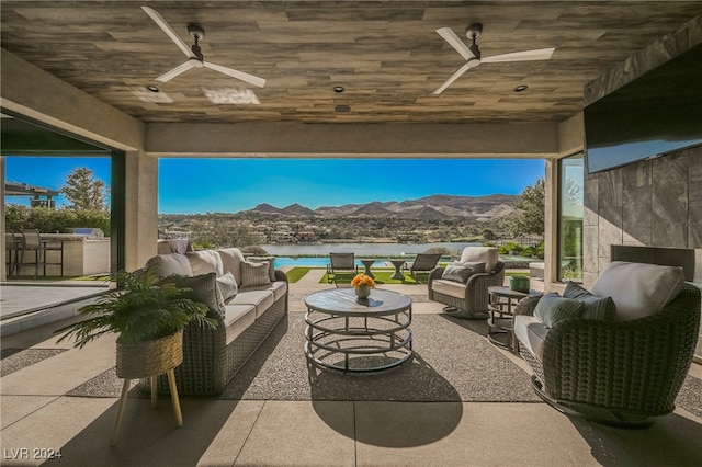 view of patio with an outdoor living space, an outdoor kitchen, and ceiling fan