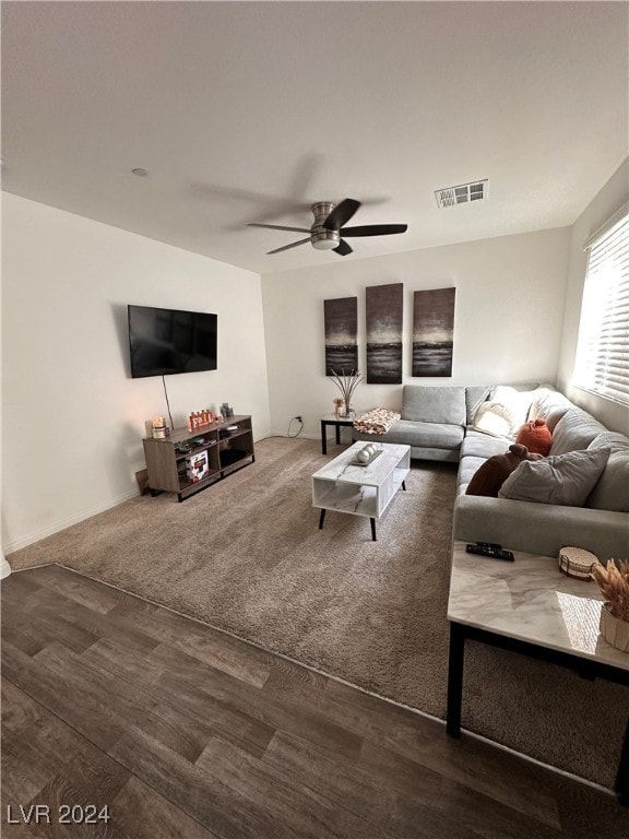 living room with dark wood-type flooring and ceiling fan