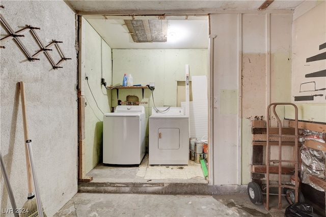 clothes washing area featuring washing machine and dryer