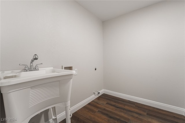 washroom featuring washer hookup, dark wood-type flooring, electric dryer hookup, sink, and gas dryer hookup