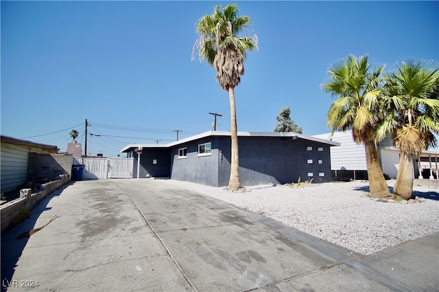 view of front of property