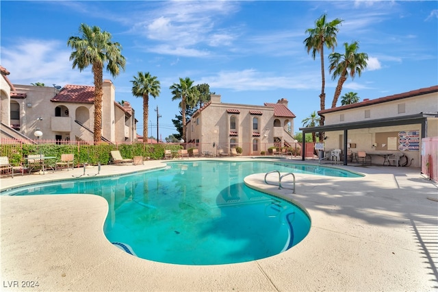 view of swimming pool featuring a patio