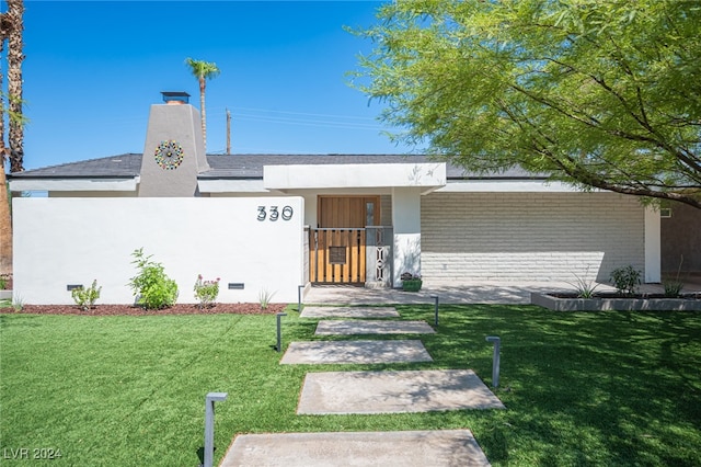 ranch-style house featuring a front lawn