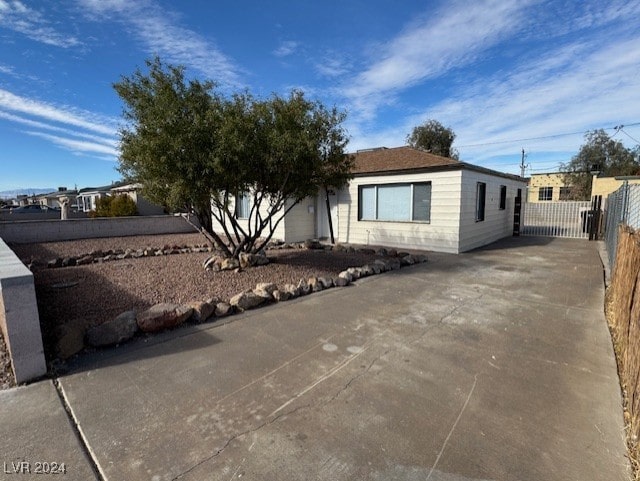 view of front of property