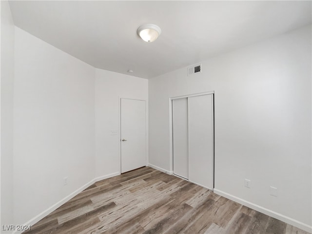 unfurnished room featuring light hardwood / wood-style floors