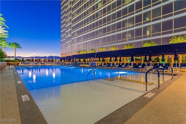 view of pool at dusk