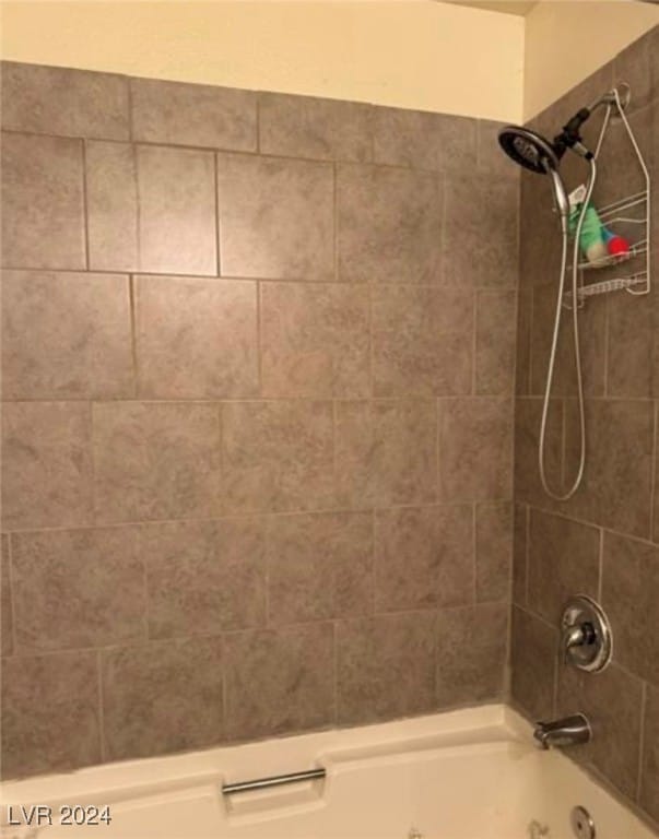 details featuring tiled shower / bath