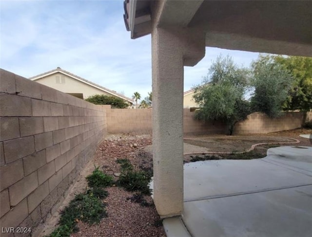 view of yard with a patio area