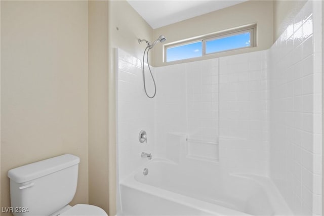 bathroom with tiled shower / bath and toilet