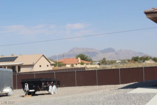 view of yard with a mountain view