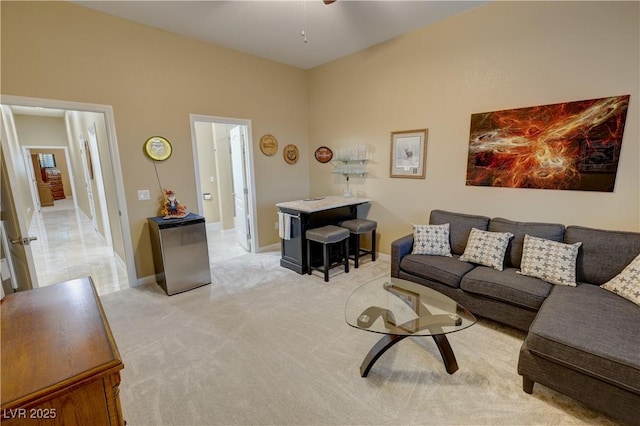 carpeted living room featuring ceiling fan