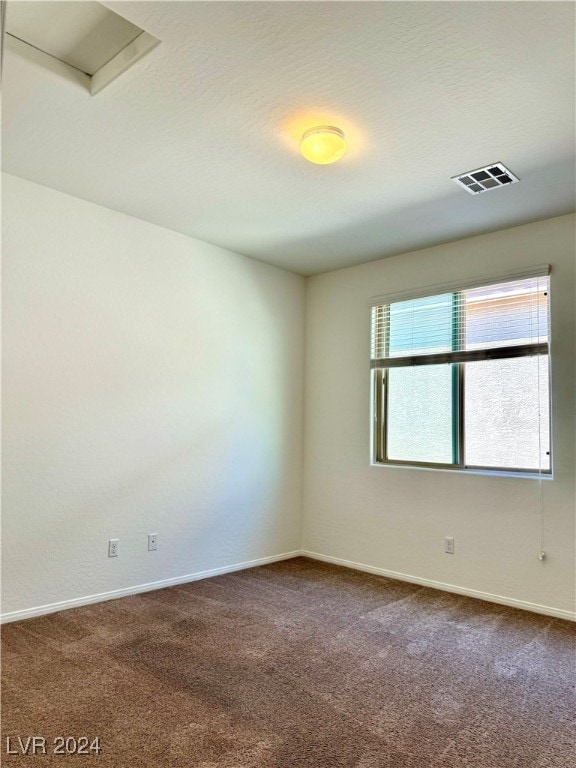 unfurnished room featuring carpet floors