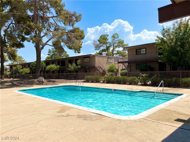 view of swimming pool