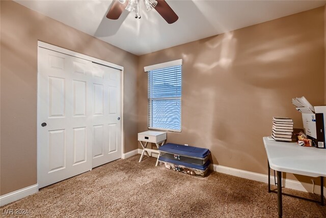 living area featuring carpet and ceiling fan