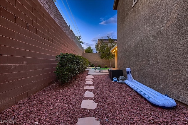 view of yard featuring a patio