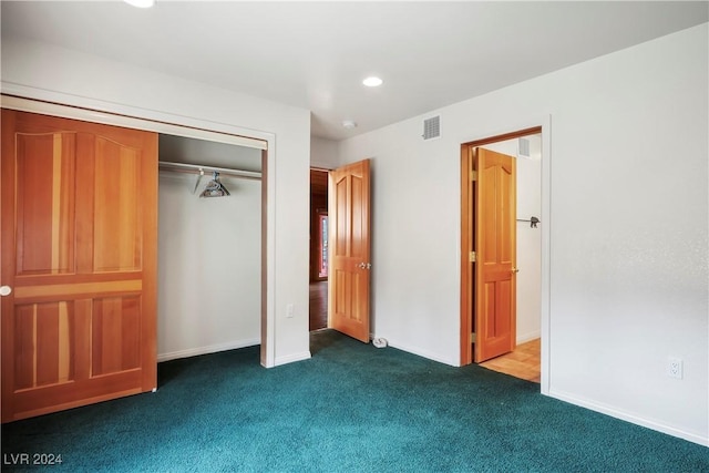 unfurnished bedroom with recessed lighting, visible vents, a closet, baseboards, and carpet flooring