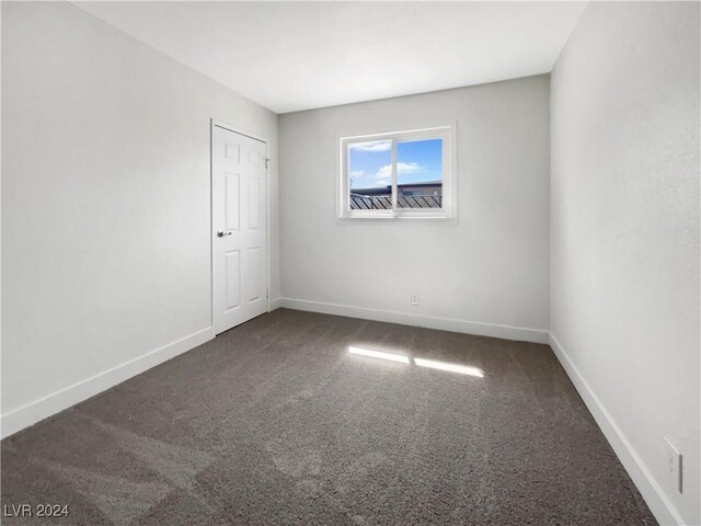 unfurnished room with carpet