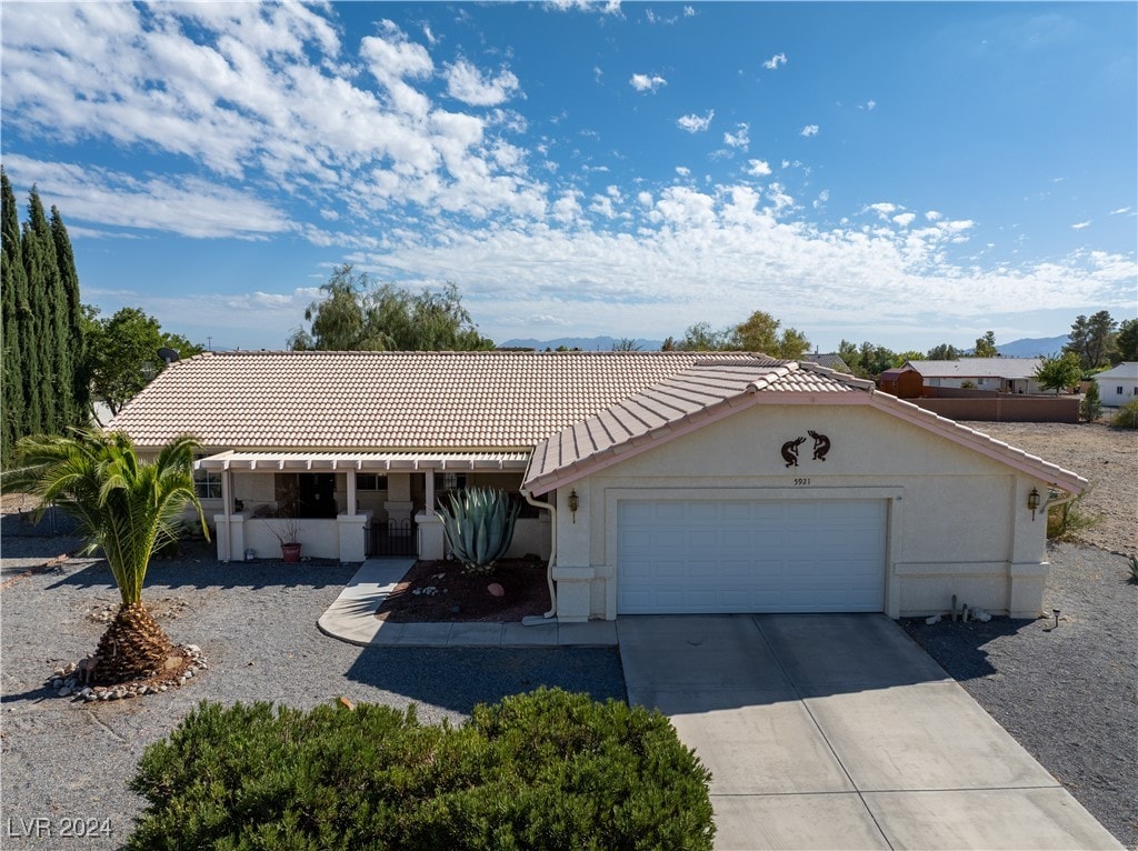 ranch-style home featuring a garage