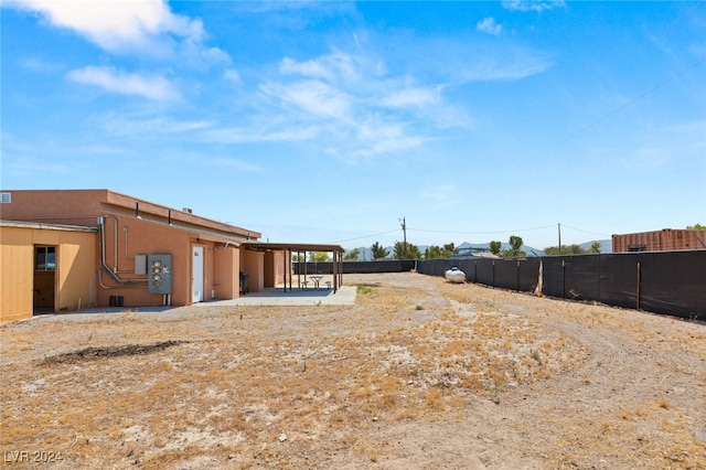 view of yard featuring a patio