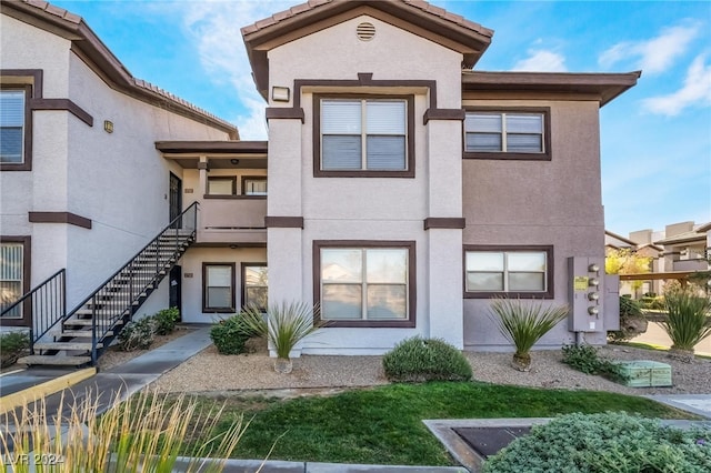 view of front of house with a balcony