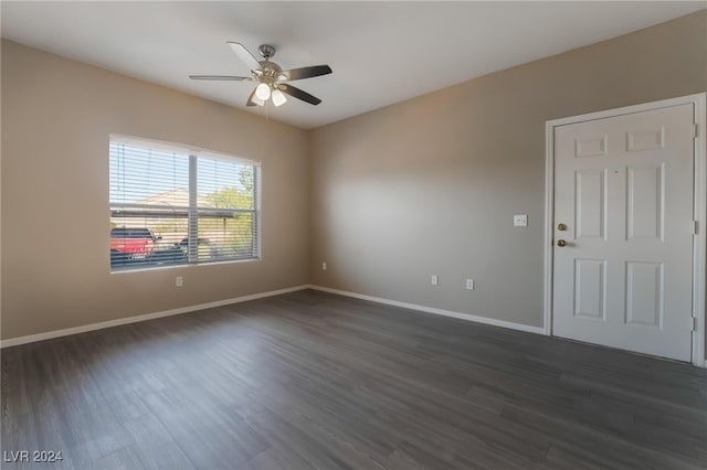 unfurnished room with dark wood-type flooring and ceiling fan