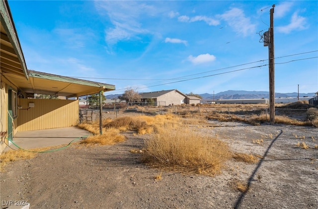 view of yard with a mountain view