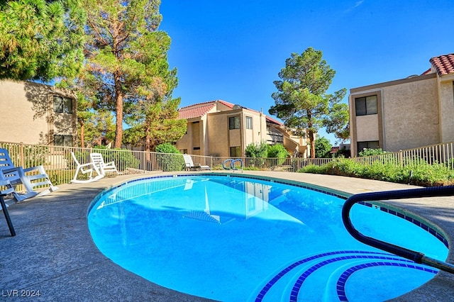 view of swimming pool