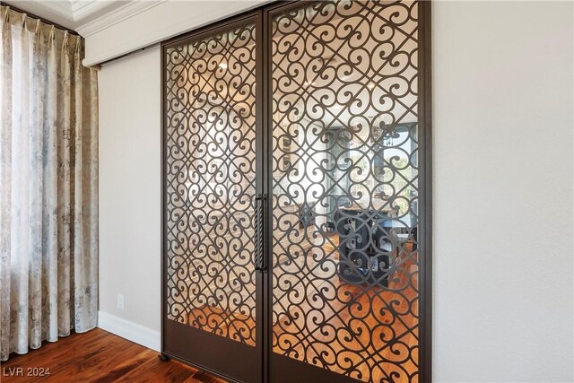 interior details with wood-type flooring and crown molding