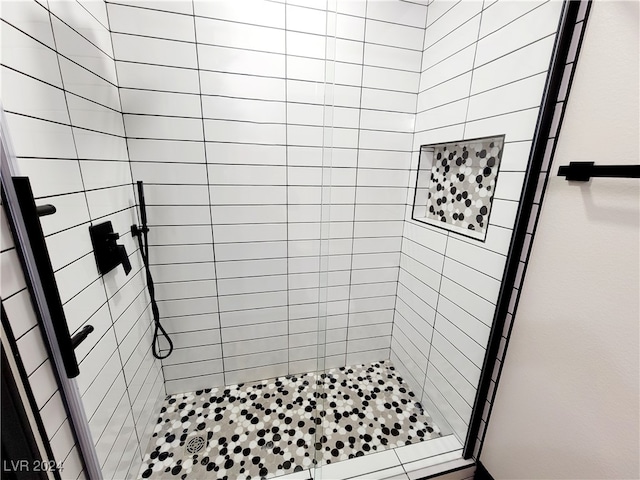 bathroom with a tile shower