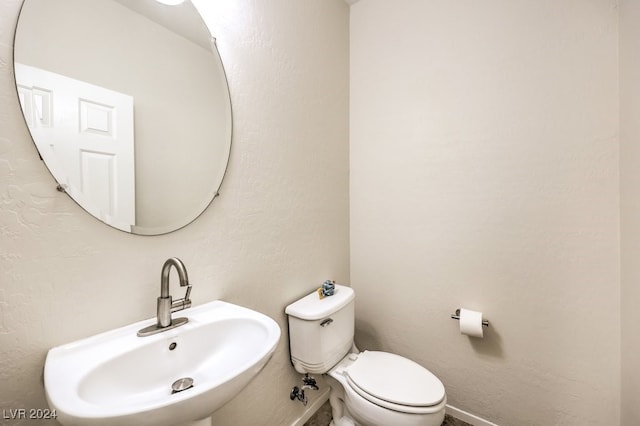 bathroom featuring toilet and sink