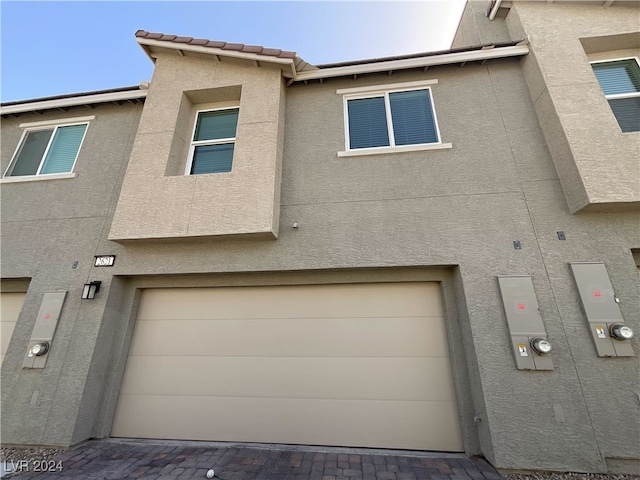 view of front facade with a garage