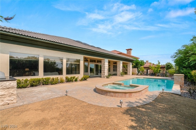 view of pool with an in ground hot tub and a patio