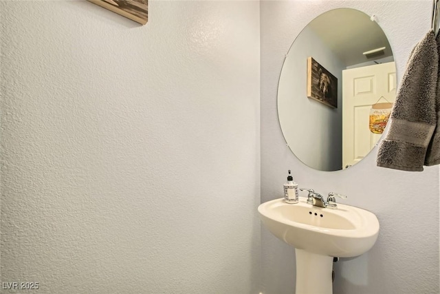 bathroom featuring sink