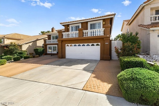 view of front of property featuring a garage