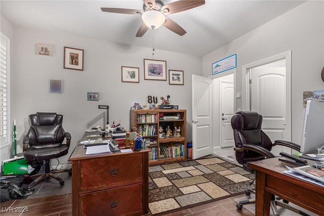 office with ceiling fan