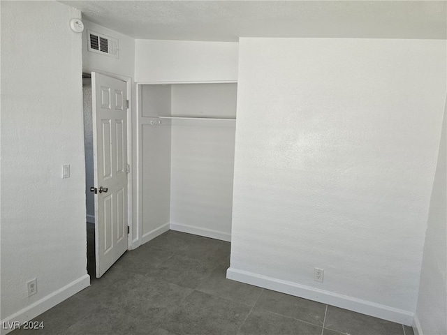 unfurnished bedroom featuring a closet