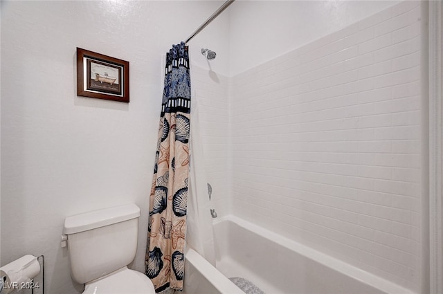 bathroom featuring toilet and shower / tub combo