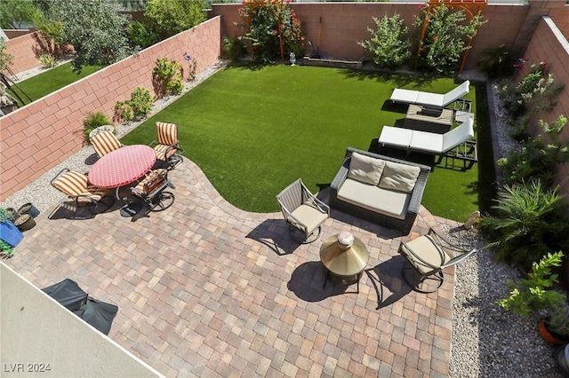 view of patio featuring an outdoor hangout area