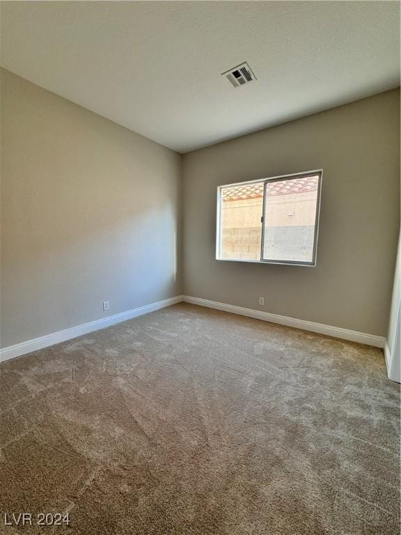 unfurnished room featuring carpet