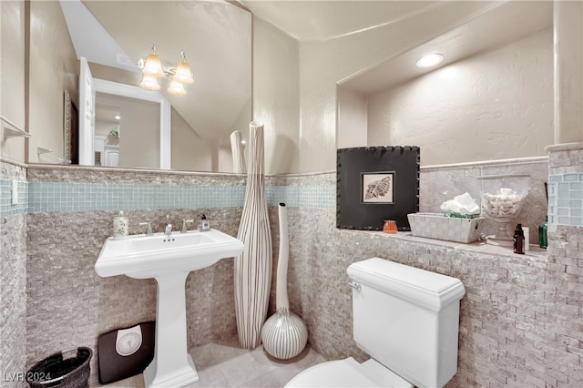 bathroom with tile walls, decorative backsplash, vaulted ceiling, and toilet