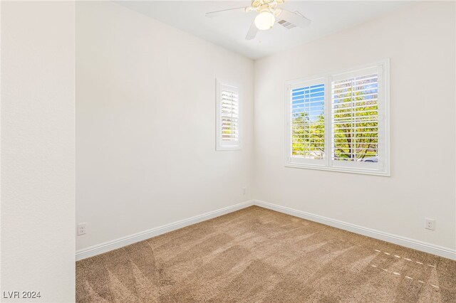 unfurnished room featuring ceiling fan and carpet