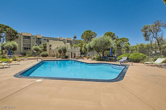 750 S Royal Crest Cir Unit 353, Las Vegas, NV 89169 - community pool with a patio area