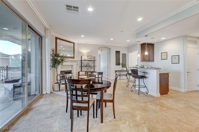 dining room with arched walkways, baseboards, visible vents, recessed lighting, and ornamental molding