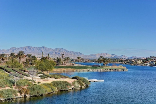 water view with a mountain view