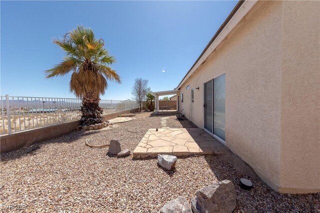 view of yard featuring a patio