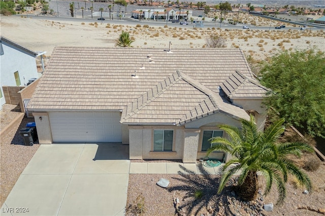 view of front facade featuring a garage